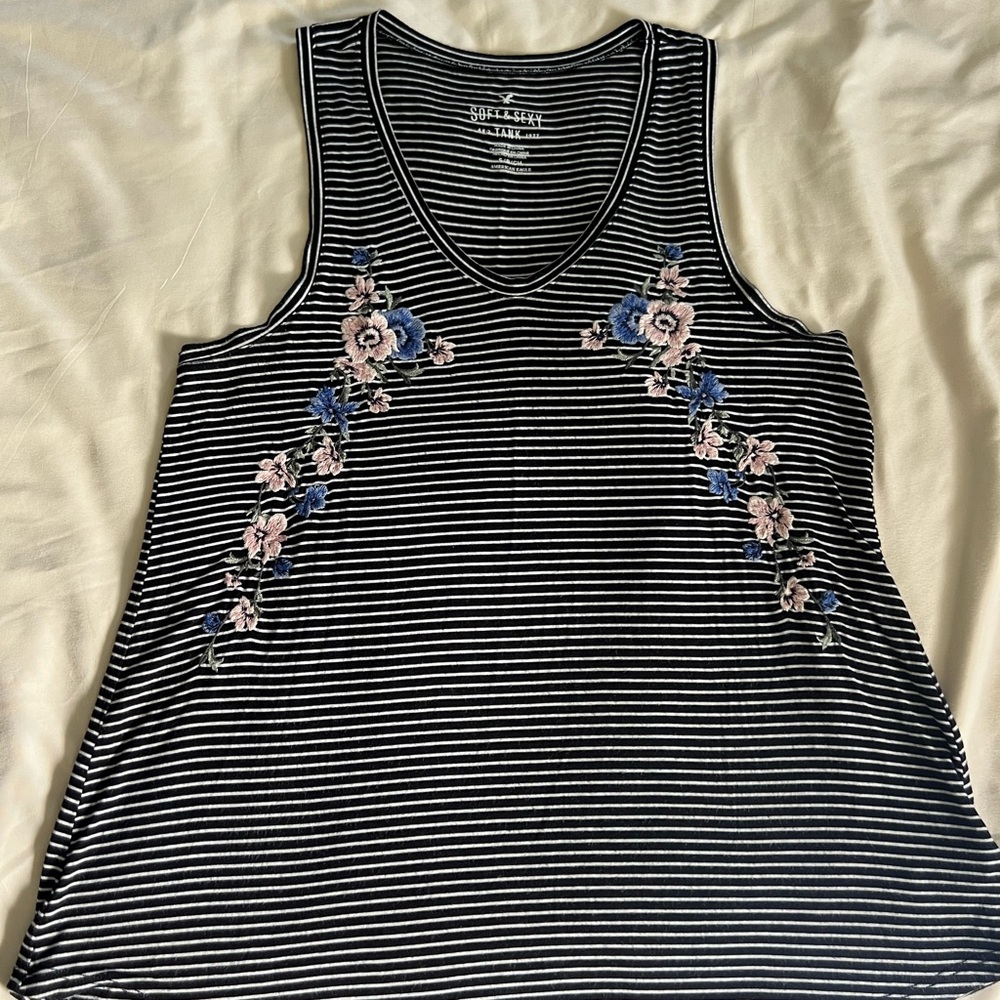 American Eagle Striped Black and White Floral Embroidered Women's Top Sz Small - Picture 8 of 9